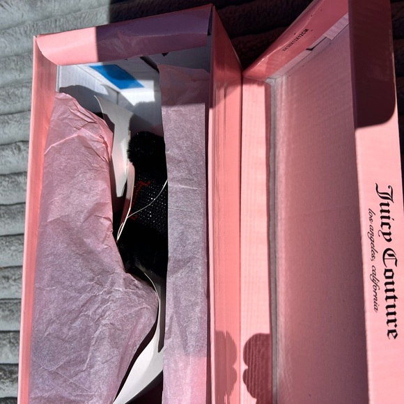 Multiple sizes of NWT Juicy Couture Leopard Print Faux Fur Slides - Picture 7 of 10